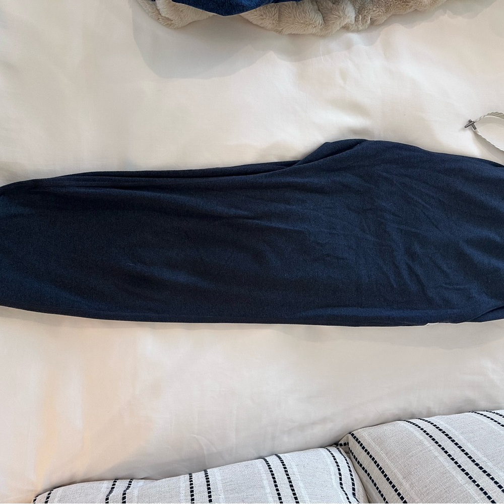 Dark blue Vuori Joggers